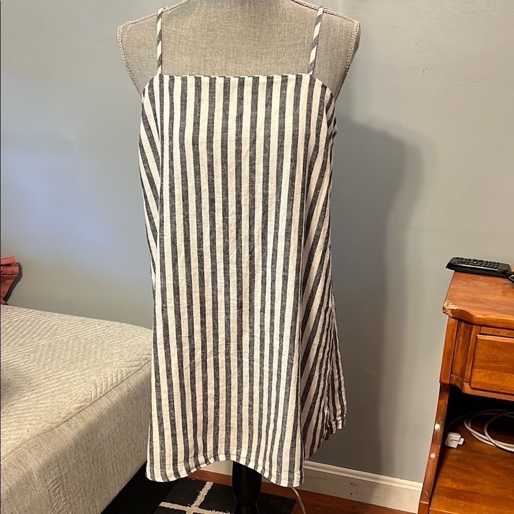 A New Day linen dress size medium. White and deep gray stripes.